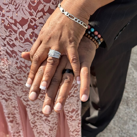 PROFOUND TRENDS FASHION DEN. FOLLOW TO BE NOTIFIED WHEN I HOST LIVE!!! - Picture 13 of 15